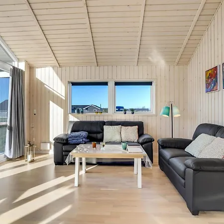 3 Bedroom Lovely In Feriehus