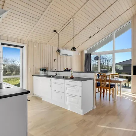Feriehus 3 Bedroom Lovely In