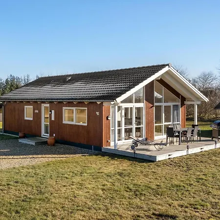 3 Bedroom Lovely In Feriehus